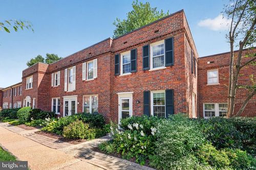 371-2700 13th Rd S, ARLINGTON, VA, 22204-4943 | Card Image