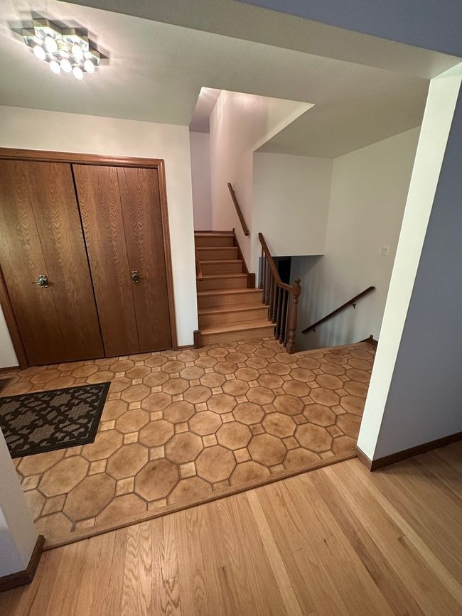 452 Hiawatha Trl, House other with 4 bedrooms, 3 bathrooms and 2 parking in Wood Dale IL | Image 5