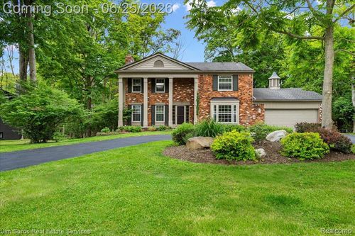 32807 Red Oaks Trl, Beverly Hills, MI, 48025-2559 | Card Image