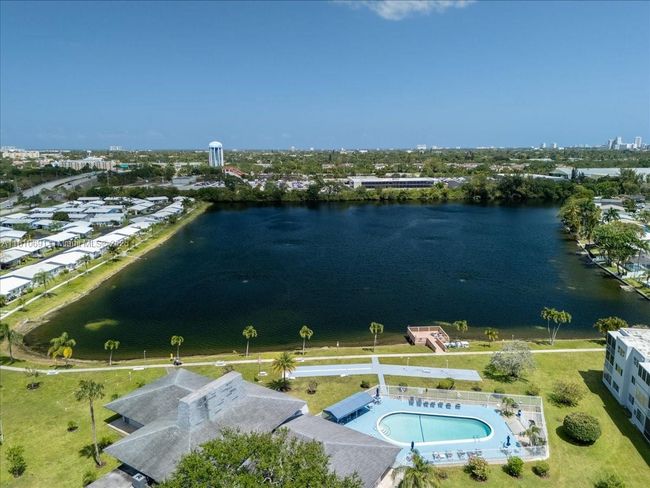 APT-109 - 2200 Park Ln, Condo with 1 bedrooms, 2 bathrooms and null parking in Hollywood FL | Image 43