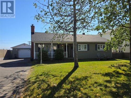 826 Retty Street, Labrador City, NL, A2V1V5 | Card Image