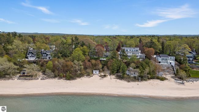 431 Michigan Ave, House other with 10 bedrooms, 7 bathrooms and null parking in Charlevoix MI | Image 65