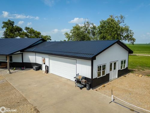 2326 K Ave, Toledo, IA, 52342-9413 | Card Image