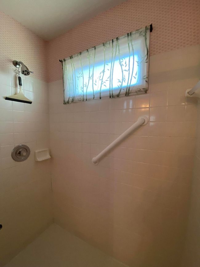 Owners shower | Image 20