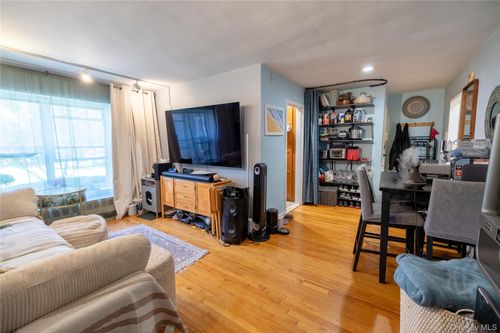 apt-m2-221 Middle Neck Rd, Great Neck, NY, 11021-1131 | Card Image
