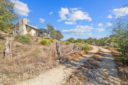 450 Eagles Nest Dr, Wimberley, TX, 78676-6035 | Card Image
