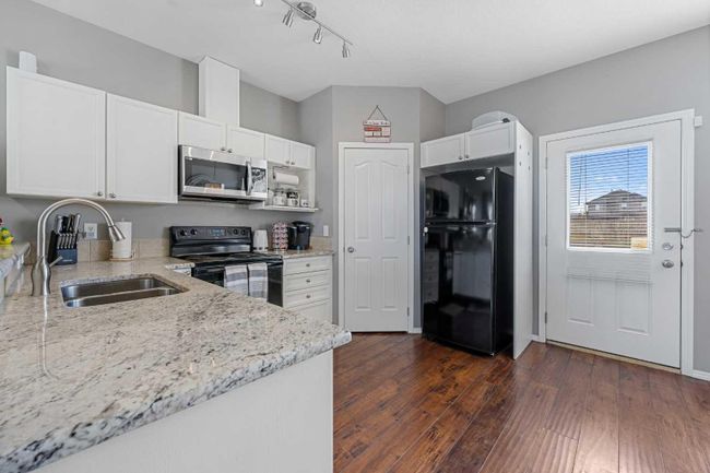 805 - 703 Luxstone Square, Home with 3 bedrooms, 1 bathrooms and 2 parking in Airdrie AB | Image 11