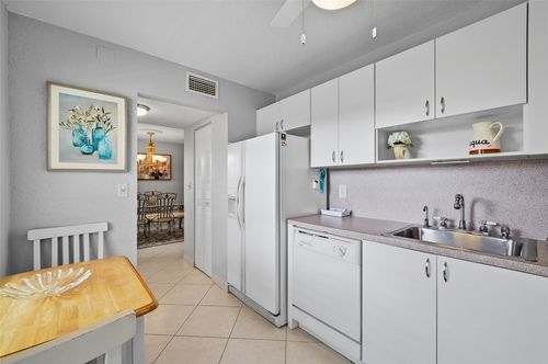 305-3990 Nw 42nd Ave, Lauderdale Lakes, FL, 33319-4802 | Card Image