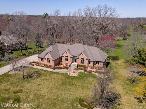 9805 Cranbrook Ct, Bruce Twp, MI, 48065-3738 | Card Image