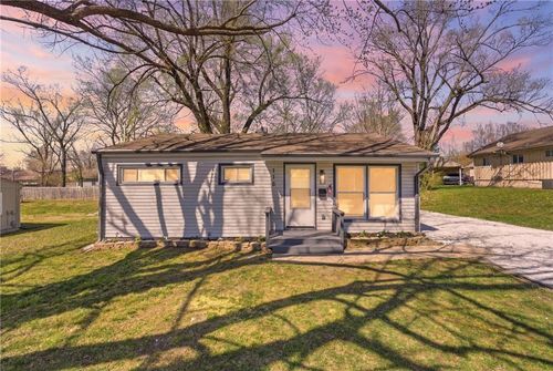 116 Hollywood Blvd, Belton, MO, 64012-3018 | Card Image