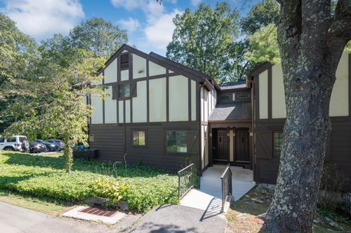 10-10 Tara Dr, Brookfield, CT, 06804-2733 | Card Image