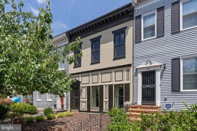 402 G Street Se, Townhouse with 3 bedrooms, 3 bathrooms and null parking in WASHINGTON DC | Image 3