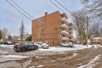 103 - 14 Norris Pl, Condo with 3 bedrooms, 2 bathrooms and 1 parking in Saint Catharines ON | Image 2