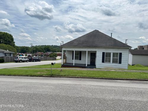 210 E 1st Ave, Lenoir City, TN, 37771-2924 | Card Image