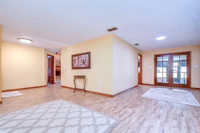 Spacious kitchen | Image 34