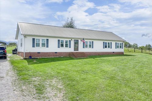 2211 N Lick Creek Rd, Byrdstown, TN, 38549-6023 | Card Image
