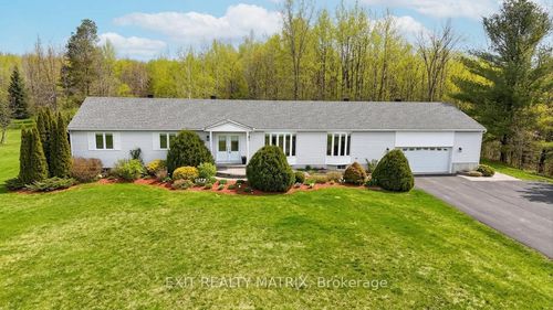 8329 Rodney Farm Dr, Metcalfe, ON, K0A2P0 | Card Image