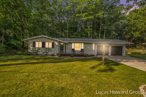 17863 Hiawatha Dr, Spring Lake, MI, 49456-9411 | Card Image
