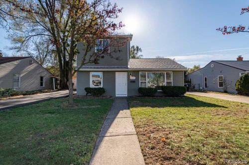 36051 Glen St, Westland, MI, 48186-8205 | Card Image
