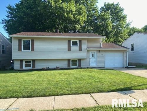 2616 W 56th St, Davenport, IA, 52806-2609 | Card Image