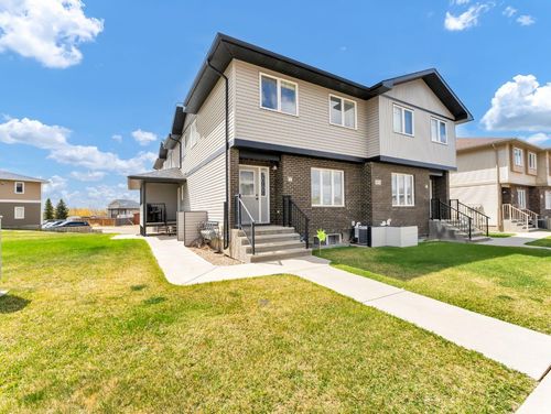 2-4958 Southlands Dr Se, Medicine Hat, AB, T1B0E9 | Card Image