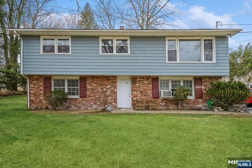65 Longhouse Dr, Hewitt, NJ, 07421-1308 | Card Image