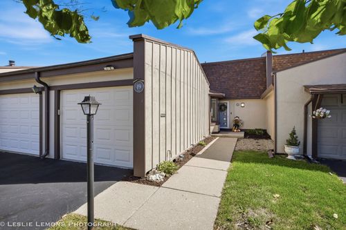 19 Westwood Dr, Indian Head Park, IL, 60525-9007 | Card Image