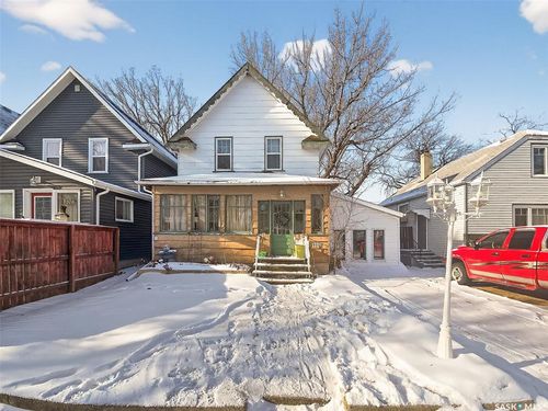 1208 Grafton Ave, Moose Jaw, SK, S6H3S6 | Card Image