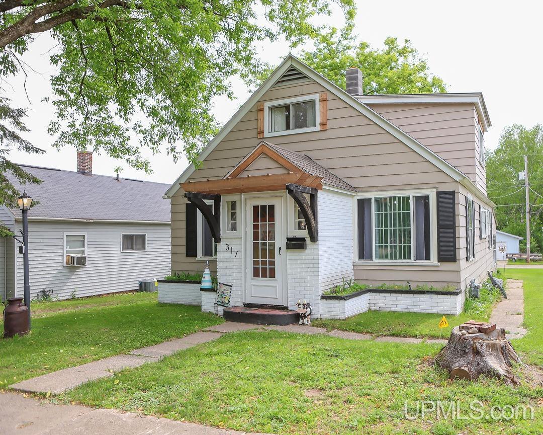 Doraland St, Kingsford, MI 49802