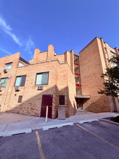 300-5348 N Cumberland Ave, Chicago, IL, 60656-4908 | Card Image