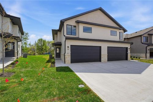 218 Nw Orchard St, Lees Summit, MO, 64063-3284 | Card Image