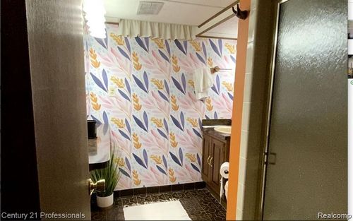 2208 Cumberland Rdg Ct, Rochester, MI, 48307 | Card Image