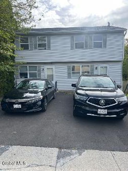 11 Limerick Dr, Albany, NY, 12204-1751 | Card Image