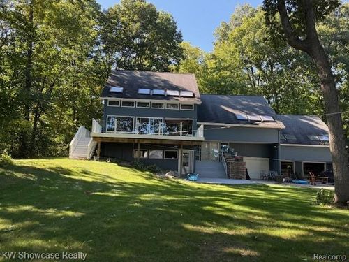 10695 Oxbow Lakeshore Dr, White Lake, MI, 48386-2289 | Card Image