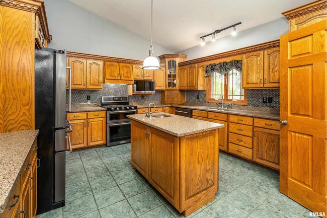 10378 Rock Creek Rd, House other with 5 bedrooms, 5 bathrooms and null parking in Pittsburg IL | Image 11