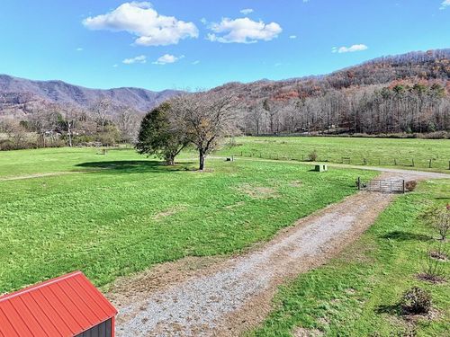 337 Mountain Meadows Dr, Hayesville, NC, 28904-5611 | Card Image
