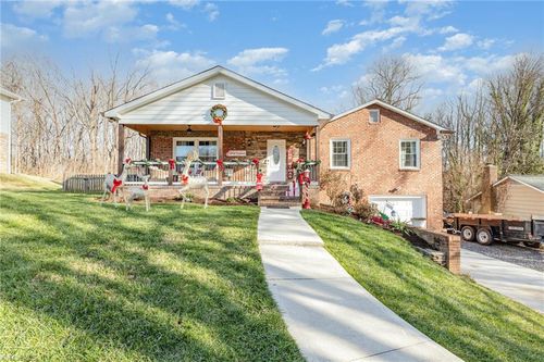 522 Foxcroft Dr, Winston-Salem, NC, 27103-5318 | Card Image