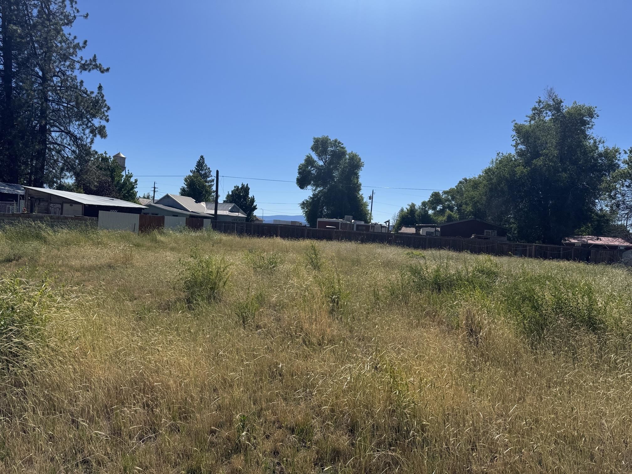 Land in Dorris