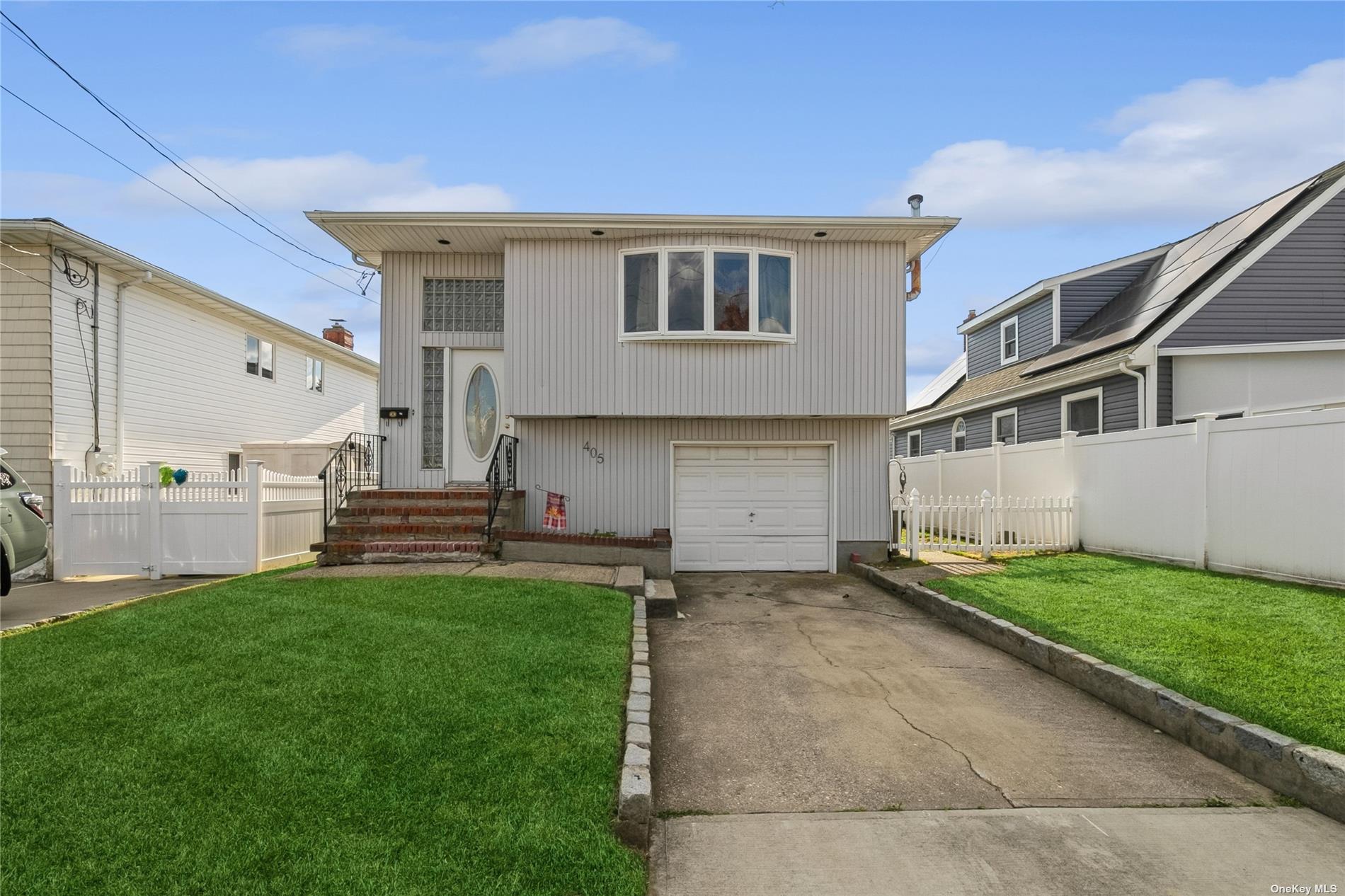 Lido Pkwy, Lindenhurst, NY 11757