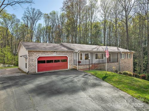 525 Maren Ct, Hendersonville, NC, 28739-9728 | Card Image