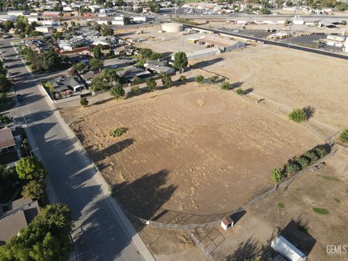 155 Redwood Dr, Shafter, CA, 93263-1872 | Card Image