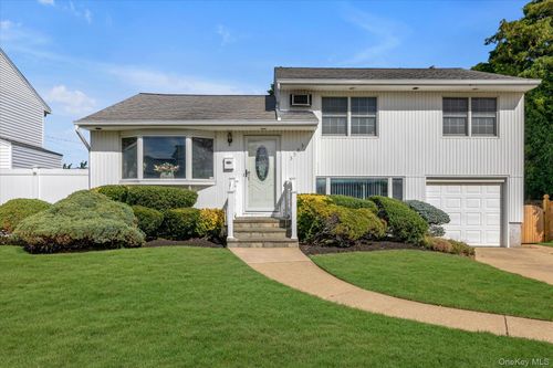 3583 Summer Drive, Hempstead, NY, 11793 | Card Image