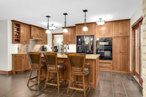 1101 Knob Hill Rd, Burnsville, MN, 55337-4328 | Card Image