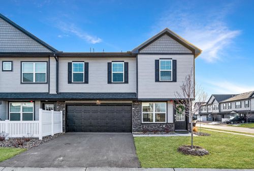 5251 Long Pointe Pass, Woodbury, MN, 55129-6304 | Card Image