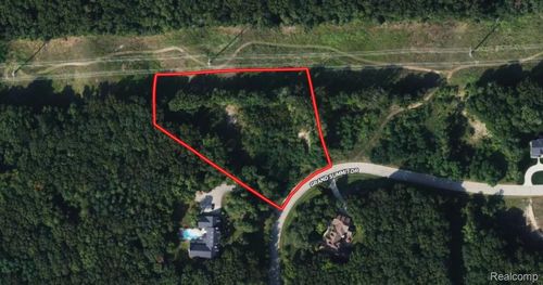 9373 Grand Summit Dr, Fenton, MI, 48430-4600 | Card Image