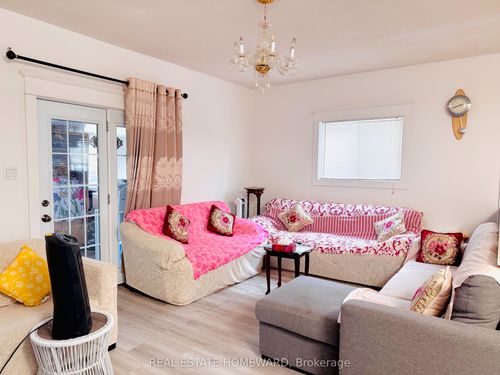 41 Patterson Ave, Scarborough, ON, M1L3Y1 | Card Image