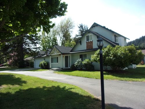 5980 Foothill Blvd, Rogue River, OR, 97537-9639 | Card Image