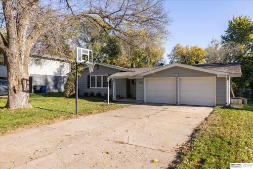 3129 Cottonwood Lane, Omaha, NE, 68134 | Card Image