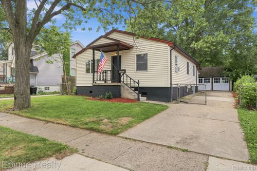 22095 Elmwood Ave, Eastpointe, MI, 48021-2113 | Card Image