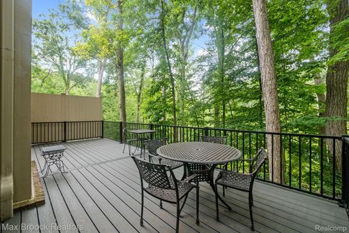 1109 Ivyglen Cir, Bloomfield Hills, MI, 48304-1237 | Card Image